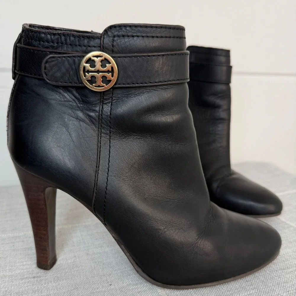 Tory Burch Bristol Black Leather Zip Ankle Boots High Heels Gold Logo 7.5 Bootie